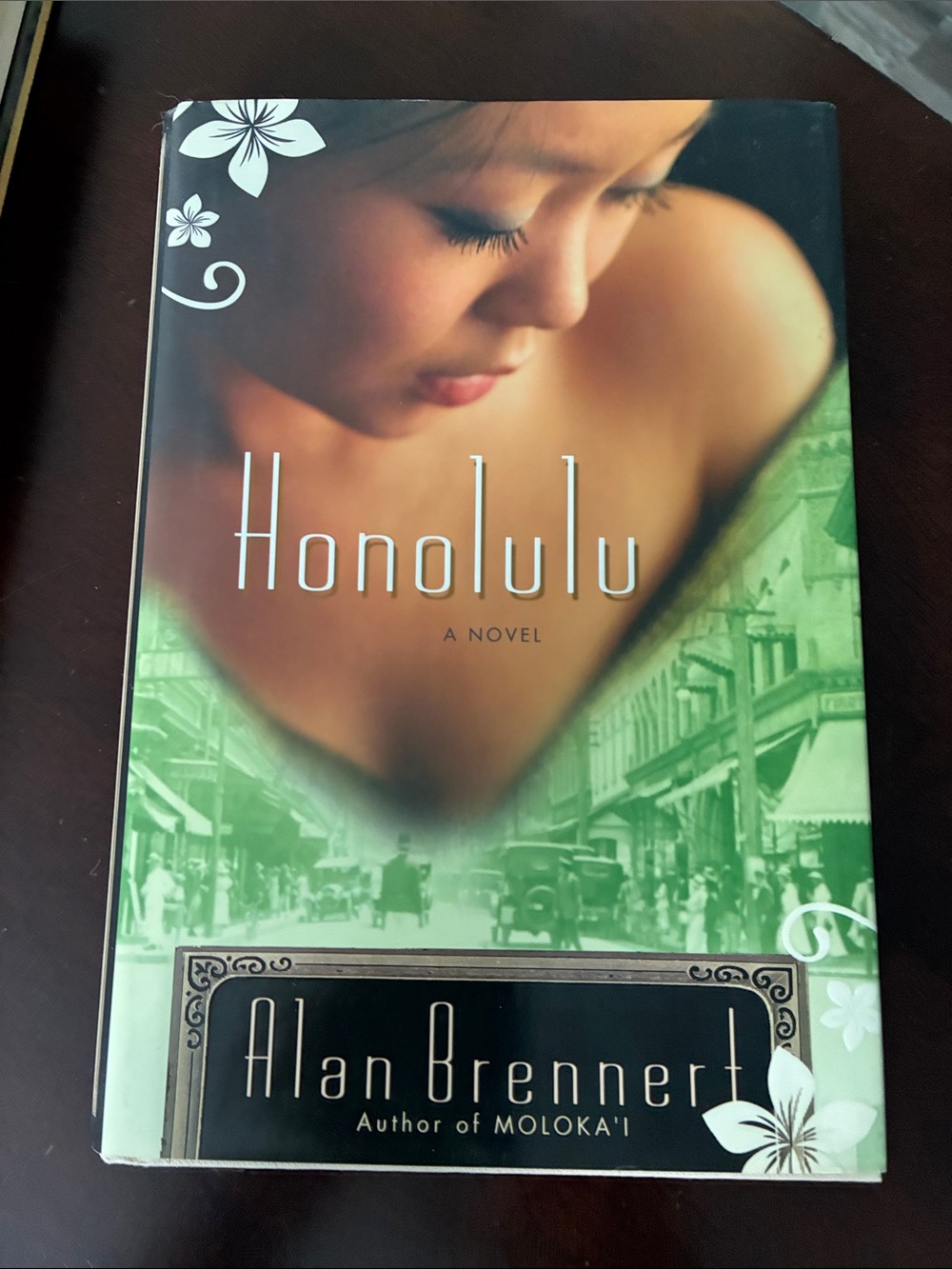 Honolulu by Alan Brennert - Green Cover Novel